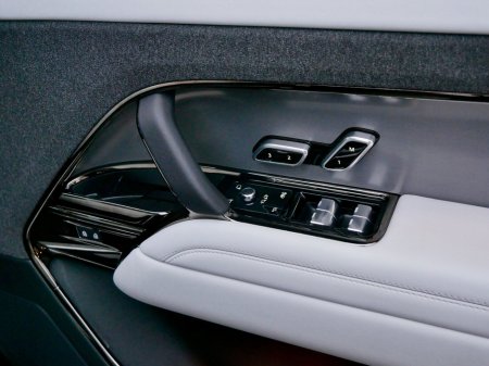 2023 Land Rover Range Rover Sport SWB 3.0 Si6 PHEV SE €92,950 thumbnail