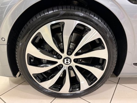 2025 Bentley Flying Spur 3.0 V6 E-HYBRID AZURE=AS NEW//HUGE SPEC=PAN ROOF//BALANCE OF BENTLEY WARRANTY=ONLY €150 ANNUAL ROAD TAX//TAILORED FINANCE PACKAGES AVAILABLE=TRADE INS €249,995 thumbnail