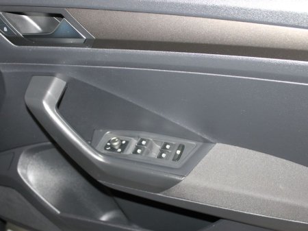 2019 Volkswagen T-Roc Design 1.6tdi M6f115hp 5DR €20,500 thumbnail