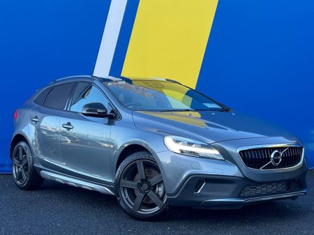 2018 Volvo V40 D4 CROSS COUNTRY 2.0 D // PANORAMIC SUNROOF // 18