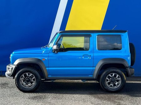 2023 Suzuki Jimny 1.5 ALL-WHEEL-DRIVE // LOW MILEAGE - 6, 400 KM // LOW RATIO TRANSFER BOX // DIGITAL CLIMATE CONTROL // 4 SEATS €31,950