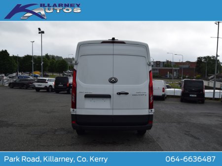 2025 Maxus Deliver 9 LWB Med Roof FWD LUX 2.0TDCi 150BHP Price plus 23% vat €32,567 thumbnail