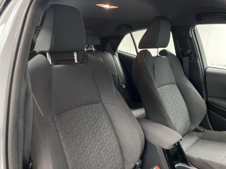 2023 Toyota Corolla Corolla Icon Tech Hev Cvt Icon Tech 122 VVT-h Auto Start/Stop €22,995 thumbnail