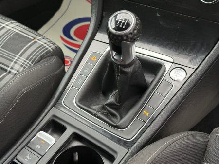 2017 Volkswagen Golf 2.0 TDI GTD 184PS 5DR €17,995 thumbnail