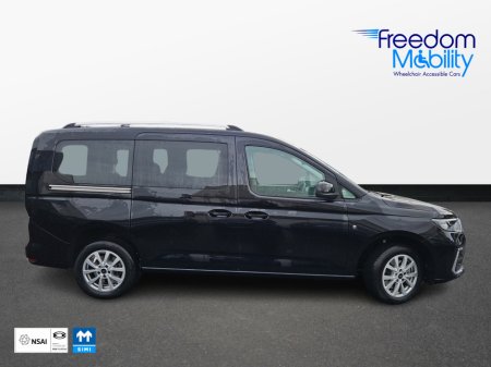 2023 Ford Tourneo Connect Wheelchair Access Taxi spec €45,995