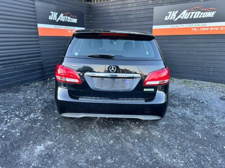2015 Mercedes-Benz B Class B180 1.6 AUTO €13,995 thumbnail