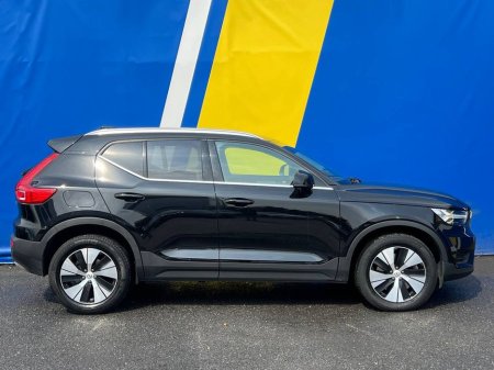 2022 Volvo XC40 INSCRIPTION T4 1.5 RECHARGE HYBRID AUTO // VOLVO SERVICE HISTORY // PARKING SENSORS // DIGITAL CLUSTER €29,900