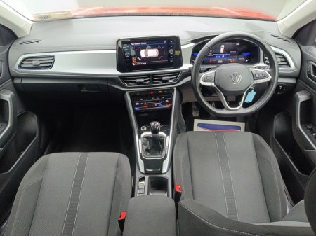 2023 Volkswagen T-Roc 1.0 TSI 110HP Life rear Camera & Apple Carplay €28,995