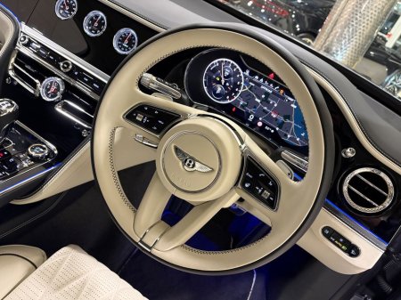 2025 Bentley Flying Spur 3.0 V6 E-HYBRID AZURE=AS NEW//HUGE SPEC=PAN ROOF//BALANCE OF BENTLEY WARRANTY=ONLY €150 ANNUAL ROAD TAX//TAILORED FINANCE PACKAGES AVAILABLE=TRADE INS €249,995 thumbnail