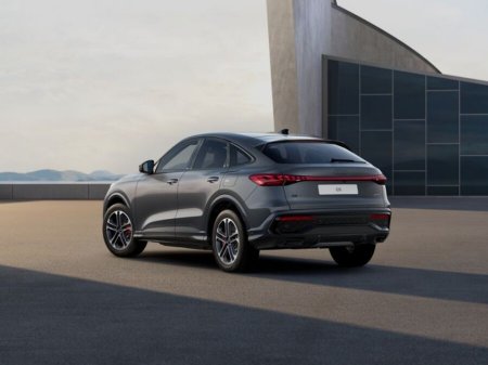 2026 Audi Q5 SPORTBACK 50TFSI E-HYBRID COMPETITION QUATTRO AUTOMATIC €84,724 thumbnail