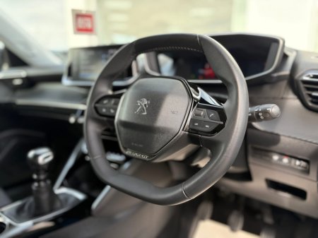 2022 Peugeot 2008 ALLURE PREMIUM + B-H BLUEHDI PLUS S/S €22,999 thumbnail