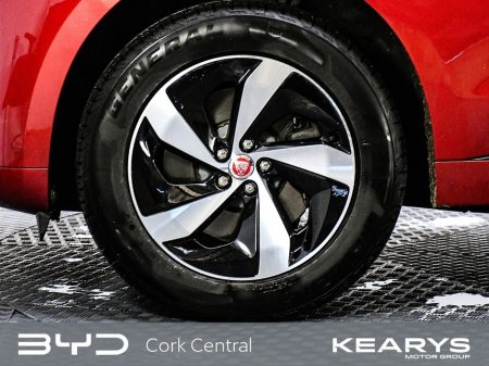 2023 Jaguar F-Pace AWD PHEV R-DYNAM €51,888 thumbnail