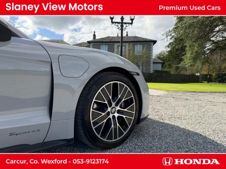 2022 Porsche Taycan 4X2 AUTO €69,950 thumbnail