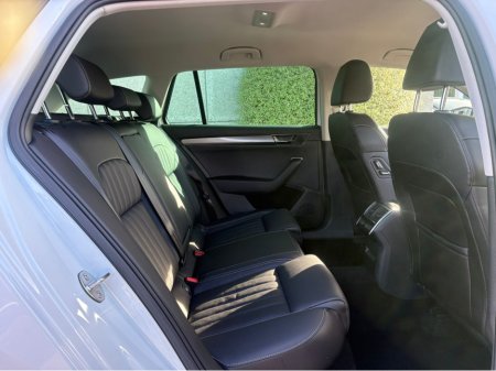 2023 Skoda Superb COMBI ESTATE STYLE AUTOMATIC 2.0 TDI DIESEL 150HP //HIGH SPEC//FULL LEATHER//ADAPTIVE CRUISE CONTROL//SAT NAV//KEYLESS ENTRY// €33,950 thumbnail