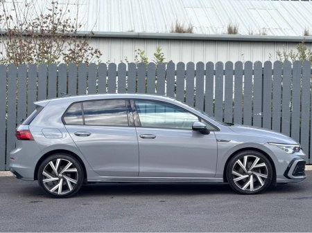 2022 Volkswagen Golf 2022 Volkswagen Golf R-LINE TSI €27,995 thumbnail