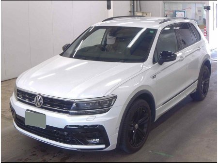 2018 Volkswagen Tiguan R-LINE BLACK EDITION 2.0TDI 150BHP 4WD  * 3 STAGE HEATED SEATS, HEADS UP DISPLAY, POWER ADJUSTABLE DRIVERS SIDE SEATS, MEMORY SEATS, PARKING SENSORS FRONT & REAR, REAR VIEW CAMERA, 19
