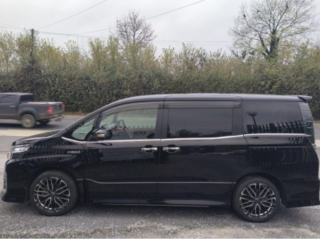 2016 Toyota Voxy Hybrid €20,450