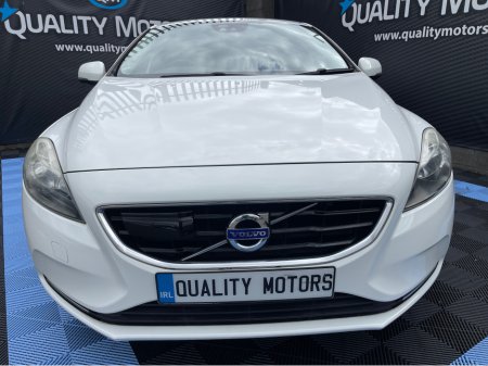 2015 Volvo V40 2015 VOLVO V40 (S30)