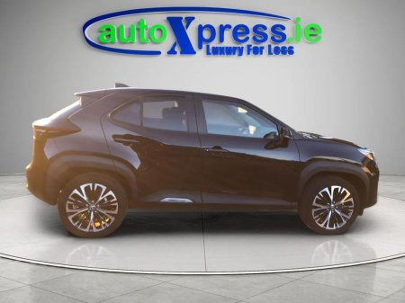 2022 Toyota Yaris Cross 1.5 HYBRID G Only 7000 Miles €26,995 thumbnail