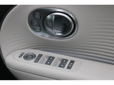 2025 Hyundai Ioniq 9 RWD standard (Long Range) Platinum €75,950 thumbnail