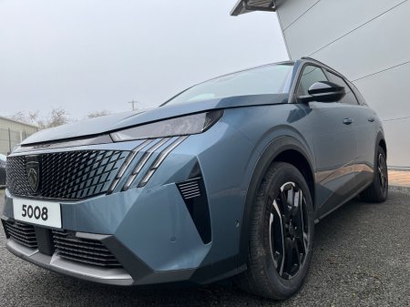 2025 Peugeot 5008 BEV 73kwh 210hp Allure €48,900