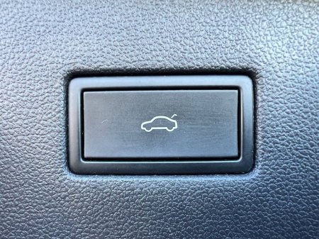 2021 Volkswagen Tiguan ALLSPACE R-LINE 2.0 TDI 7-SEATER // PANORAMIC SUNROOF // DIGITAL CLUSTER // LEATHER INTERIOR €32,950 thumbnail