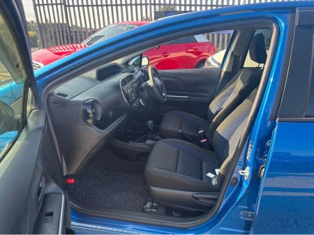 2020 Toyota Aqua self charging hybrid €13,995