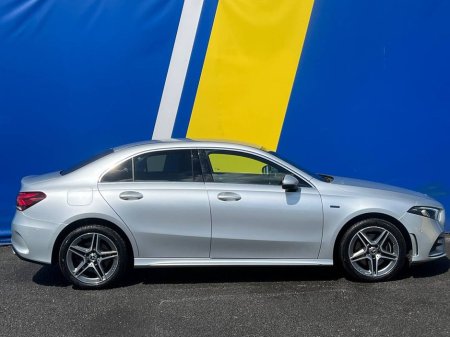 2021 Mercedes-Benz A Class A250e AMG-LINE EXECUTIVE 1.3 HYBRID // VIRTUAL COCKPIT // AMG-LINE HEATED SEATS // APPLE CARPLAY/ANDROID AUTO €23,900