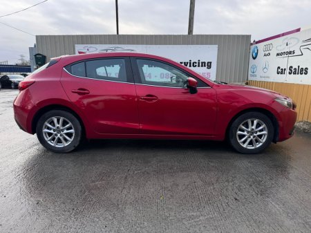 2017 Mazda Mazda3 1.5 D 105PS EXECUTIVE IPM 4 4DR €10,800