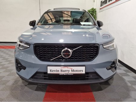 2023 Volvo XC40 T5 ULTIMATE (PAN ROOF) RECHARGE AUTOMATIC **ONE OWNER / APPLE CARPLAY / ELECTRIC SUNROOF / HARMAN KARDON SOUND / HEATED FRONT & REAR SEATS / 360 DEGREE PARKING CAMERA / WIRELESS PHONE CHARGING** €43,900