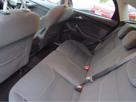 2015 Ford Focus 1.5 TDCI ZETEC 120PS 5DR thumbnail