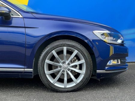 2019 Volkswagen Passat VARIANT HIGHLINE 2.0 TDI AUTO * BIG SPEC * // HEATED COOLED LEATHER SEATS // DRIVER MASSAGE SEAT // DIGITAL CLUSTER €24,950 thumbnail