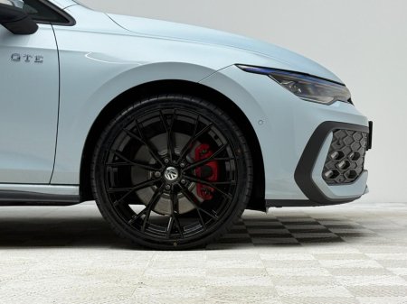 2025 Volkswagen Golf GTE 1.5 PHEV 272HP DSG *PAN ROOF* €47,990 thumbnail