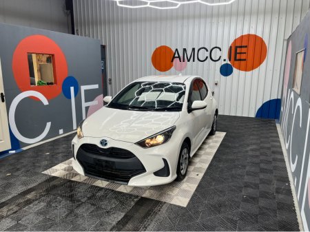 2021 Toyota Yaris €15950! 2021 TOYOTA YARIS 1.5L HYBRID / 98K KMS / REVERSE CAMERA & MORE €15,950