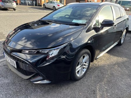 2022 Toyota Corolla 1.8 Hybrid Luna Saloon €21,000
