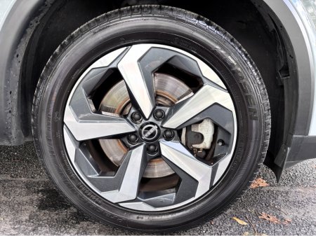 2024 Nissan Qashqai 1.5 EPOWER SV 5DR AUTO €30,950 thumbnail