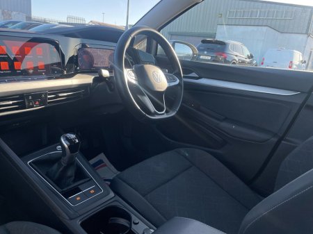 2024 Volkswagen Golf 2.0 TDI 115HP Life €29,975