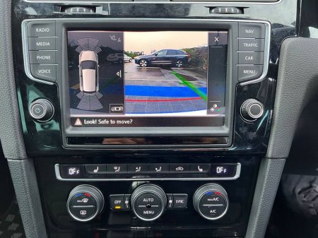 2014 Volkswagen Golf R 4MOTION 2.0 TSI // NEW PRETORIA ALLOYS // LEATHER INTERIOR // REVERSE CAMERA €24,900 thumbnail