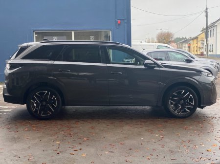 2025 Peugeot 5008 1.2 MHEV 145bhp E-DCS6 Allure €47,900