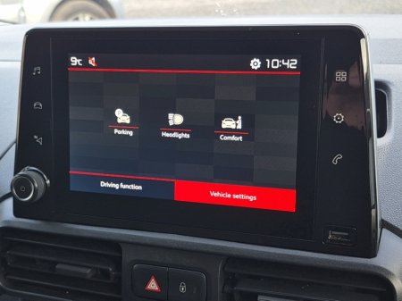 2021 Citroen Berlingo Enterprise 650 Van 1.5 Diesel with 3 seats in front and side loading door. thumbnail