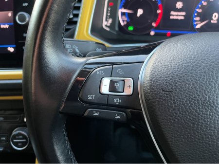 2020 Volkswagen T-Roc STYLE DESIGN AUTOMATIC 2.0 DIESEL //LOW MILES//REVERSE CAMERA//KEYLESS ENTRY//ADAPTIVE CRUISE CONTROL//BLIND SPOT WARNING// €23,950 thumbnail