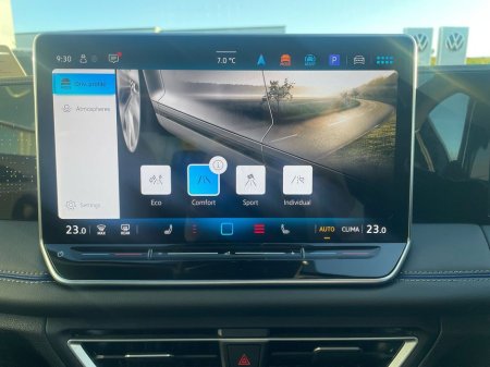 2025 Volkswagen Tiguan R-LINE 75 2.0TDI DSG 150HP €54,975 thumbnail