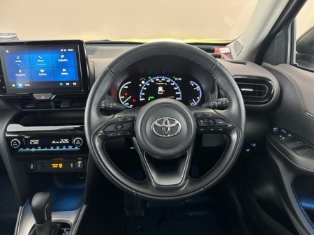 2024 Toyota Yaris Cross SOL Hybrid Top of the range €31,950 thumbnail