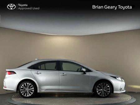 2025 Toyota Corolla HYBRID LUNA SPORT SALOON €34,450