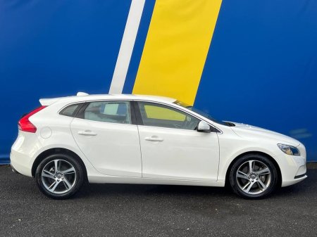 2016 Volvo V40 D4 2.0D AUTO // LEATHER HEATED SEATS // REVERSE CAMERA // ADAPTIVE CRUISE CONTROL €13,900