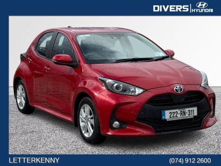 2022 Toyota Yaris Hybrid Luna €20,945