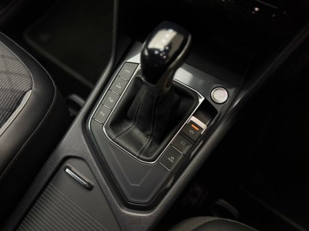 2023 Volkswagen Tiguan R-LINE 1.4 TSI PHEV DSG €37,990 thumbnail