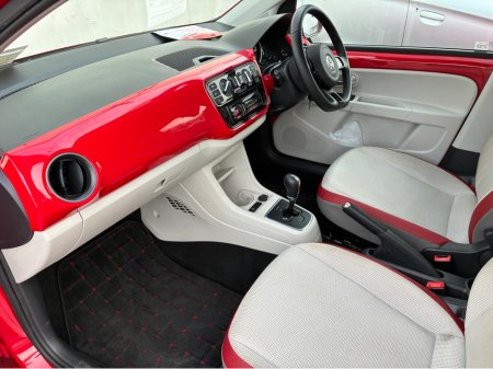 2016 Volkswagen up! DBA-AACHY 5DR €10,750 thumbnail