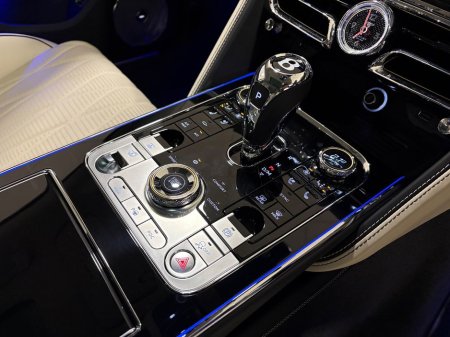 2025 Bentley Flying Spur 3.0 V6 E-HYBRID AZURE=AS NEW//HUGE SPEC=PAN ROOF//BALANCE OF BENTLEY WARRANTY=ONLY €150 ANNUAL ROAD TAX//TAILORED FINANCE PACKAGES AVAILABLE=TRADE INS €249,995 thumbnail