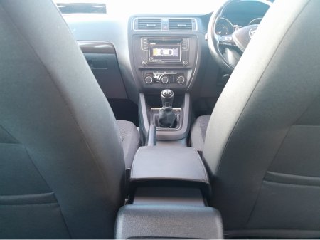 2016 Volkswagen Jetta CL 2.0 TDI MANUAL 5SPEED 110BHP 4DR €8,950 thumbnail